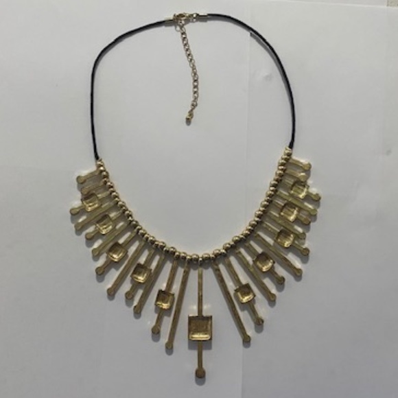 💋Free with $100 Purchase - Gold Bib Necklace - Picture 6 of 7